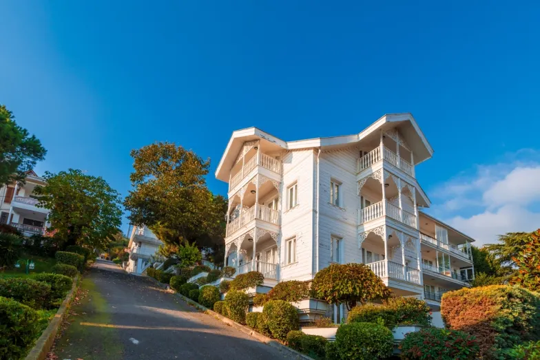 Büyükada Otel - İstanbul'dan Kaçışın En Büyülü Yolu