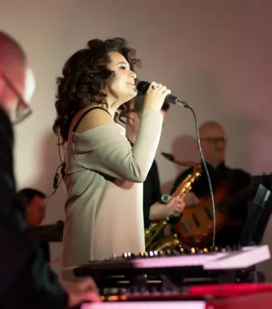 Canlı Müzik: Kulaklığı Çıkarın, Hayatın Ritmini Hissedin