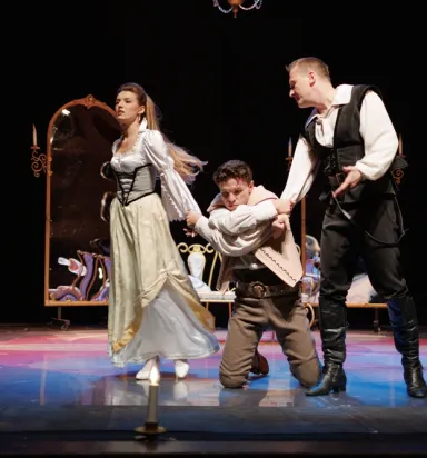 Tiyatro: Ekrana Dokunmayı Bırakın, Hayata Dokunun