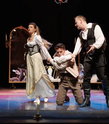 Tiyatro: Ekrana Dokunmayı Bırakın, Hayata Dokunun